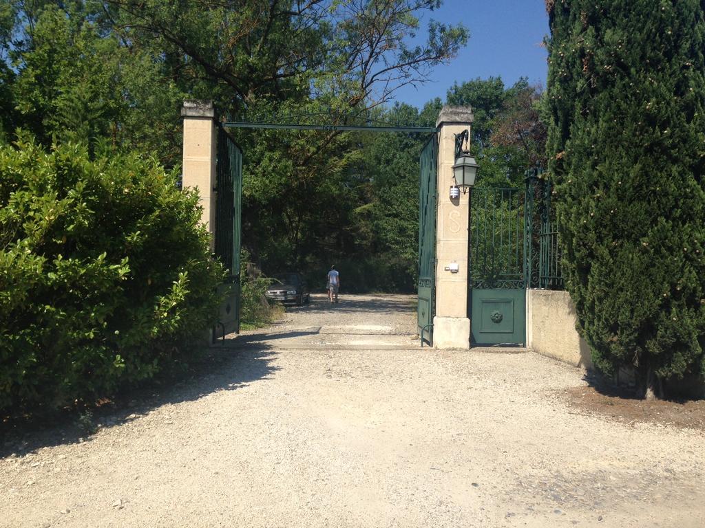 Le Mas De Trevouse Saint-Saturnin-les-Avignon ภายนอก รูปภาพ