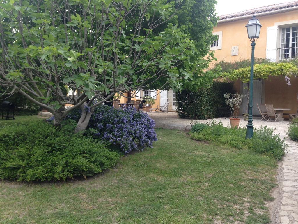 Le Mas De Trevouse Saint-Saturnin-les-Avignon ภายนอก รูปภาพ