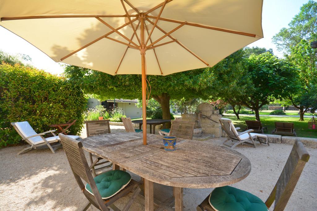Le Mas De Trevouse Saint-Saturnin-les-Avignon ภายนอก รูปภาพ