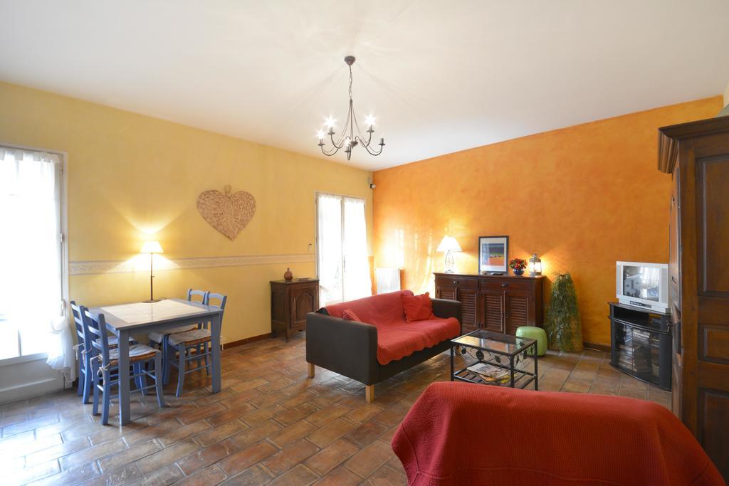 Le Mas De Trevouse Saint-Saturnin-les-Avignon ภายนอก รูปภาพ