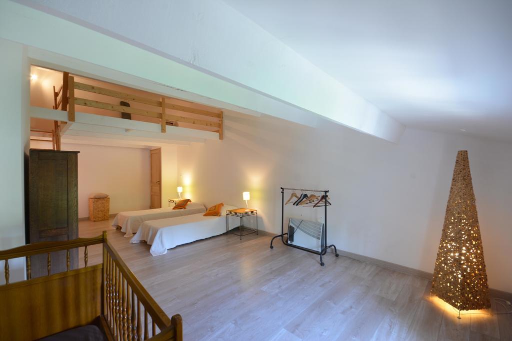 Le Mas De Trevouse Saint-Saturnin-les-Avignon ภายนอก รูปภาพ