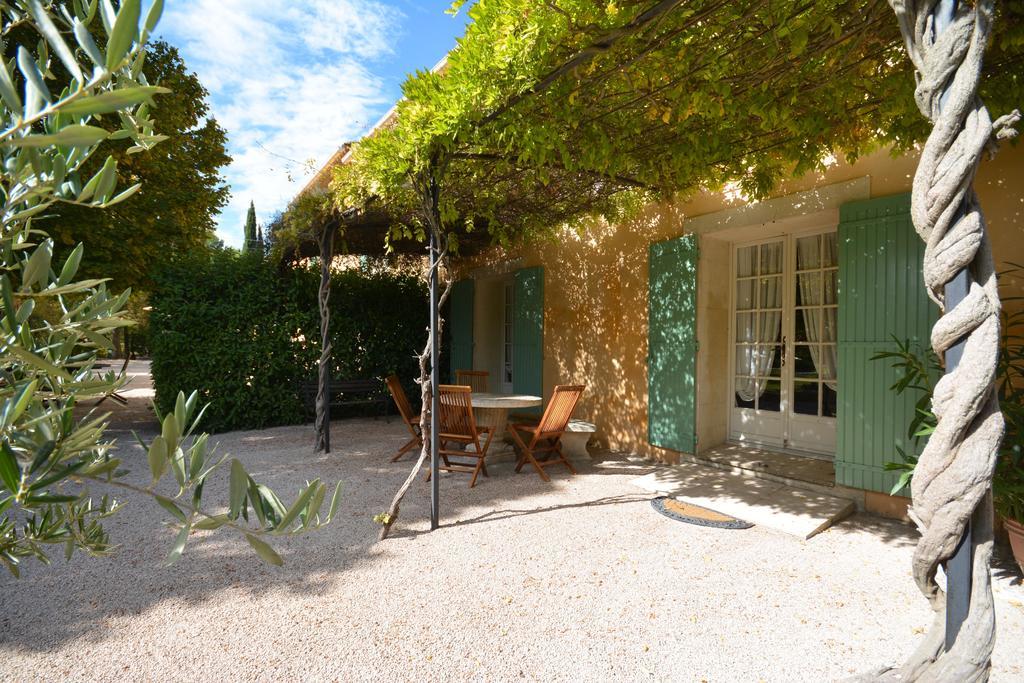 Le Mas De Trevouse Saint-Saturnin-les-Avignon ภายนอก รูปภาพ