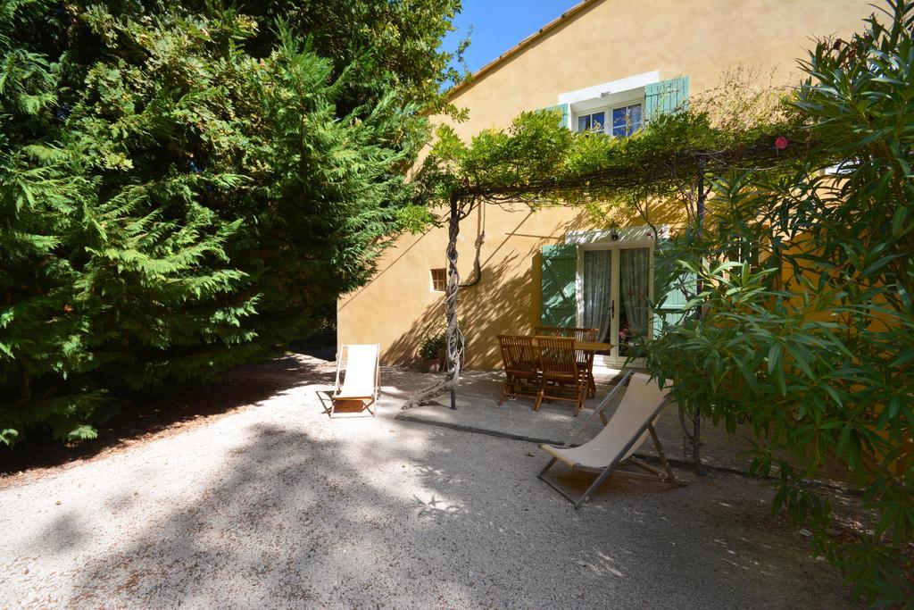 Le Mas De Trevouse Saint-Saturnin-les-Avignon ภายนอก รูปภาพ