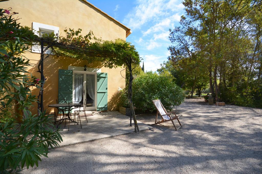 Le Mas De Trevouse Saint-Saturnin-les-Avignon ภายนอก รูปภาพ